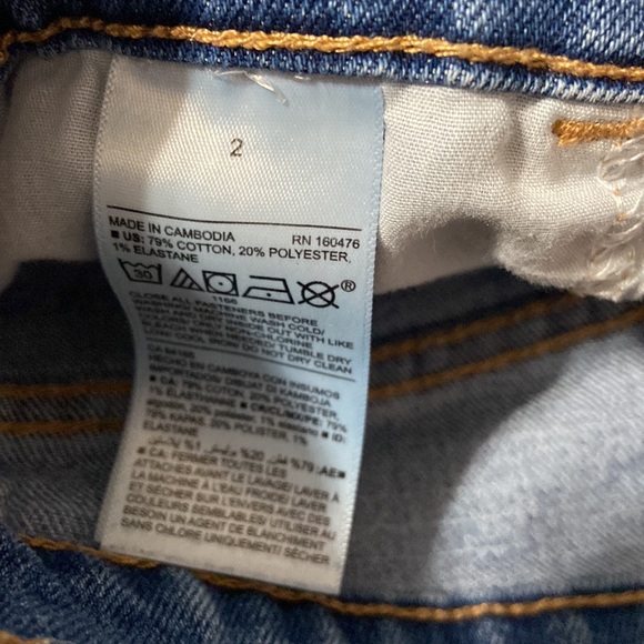 Womens Old navy size 2 jean shorts - Picture 3 of 3